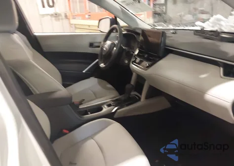 2025 Toyota Corolla Cross L z USA, uszkodzony, nr VIN 7MUAAABG6SV122451